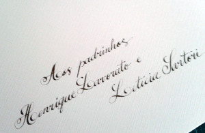 caligrafia em convite de casamento